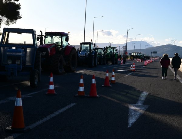 Protesting Greek farmers: Οι Αγρότες δεν πάνε στη συνάντηση με Μητσοτάκη!! Σε τροχιά κλιμάκωσης οι κινητοποιήσεις!!