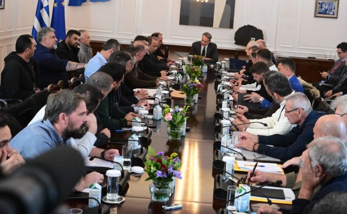 Gov & Political Affairs: Αγρότες μετά τη συνάντηση με Μητσοτάκη!! «Συνεχίζουμε τις κινητοποιήσεις»