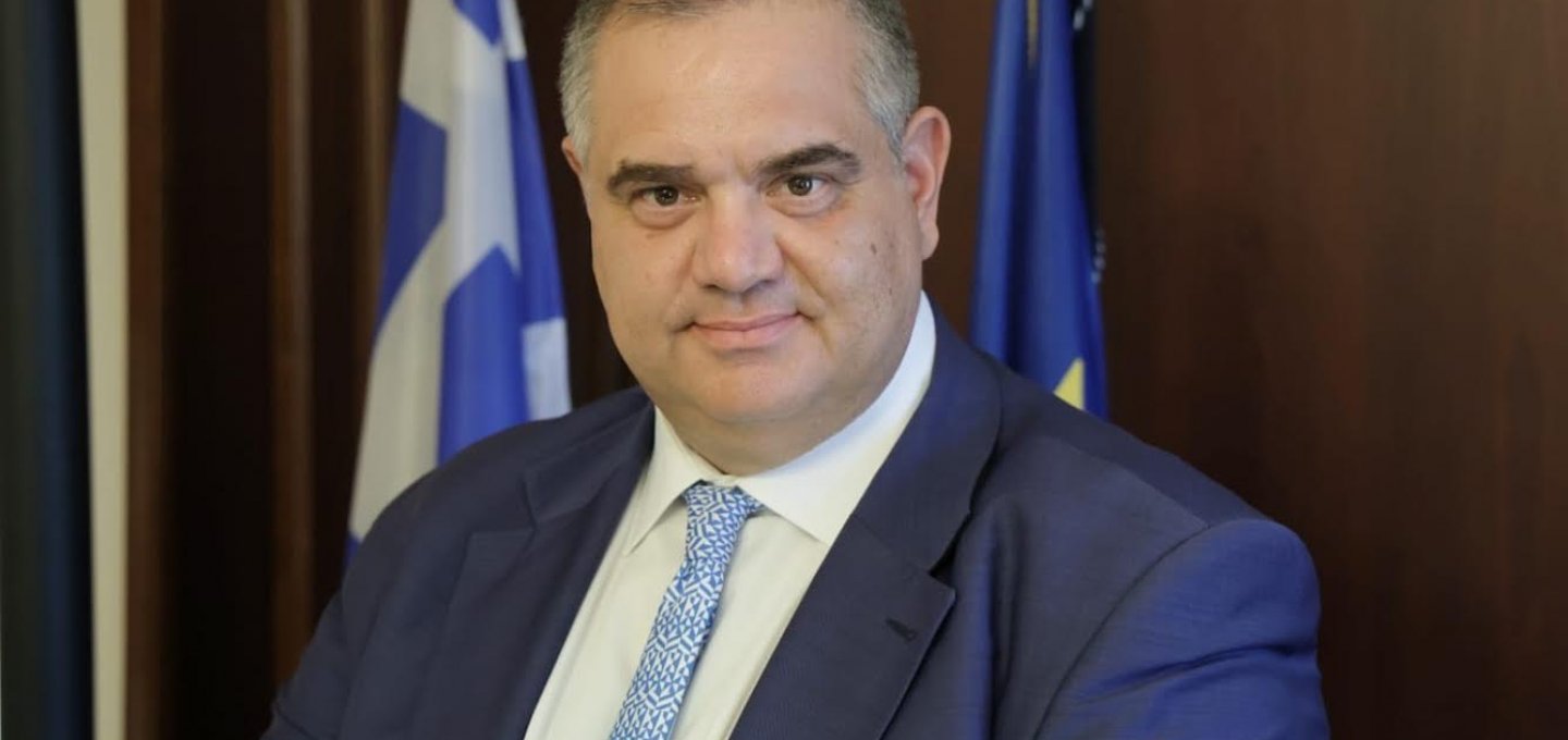 Government in Action: Ο Υφυπουργός Εσωτερικών Β. Σπανάκης ενισχύει τη Μύκονο - Στρατηγική επίσκεψη στο Δημαρχείο