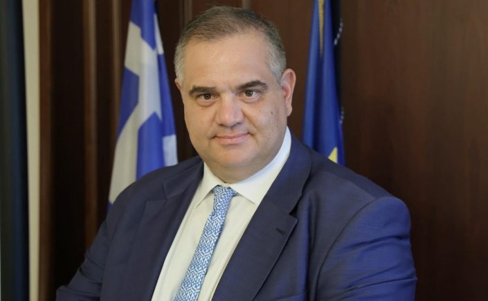 Government in Action: Ο Υφυπουργός Εσωτερικών Β. Σπανάκης ενισχύει τη Μύκονο - Στρατηγική επίσκεψη στο Δημαρχείο