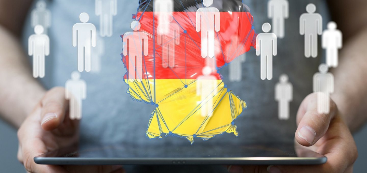 Greek Diaspora Postal Vote: Πώς θα ψηφίζουν πλέον οι Έλληνες του εξωτερικού και οι «παγίδες» της τριεδρικής εκλογικής περιφέρειας