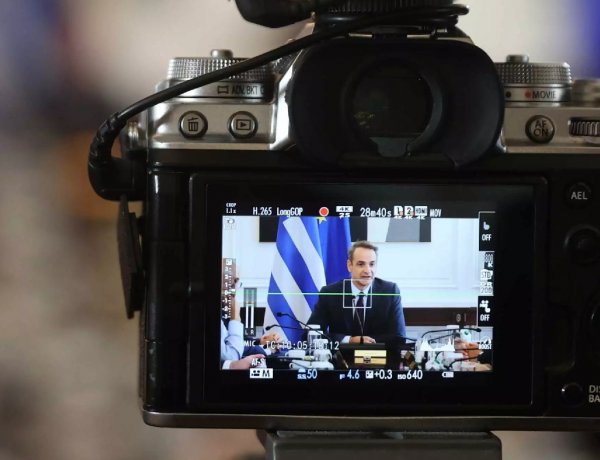 Greek Government Challenges: Σε κλοιό πιέσεων η Κυβέρνηση!! Το εκρηκτικό τρίγωνο Ακρίβειας, ΟΠΕΚΕΠΕ 2 και Υποκλοπών!!