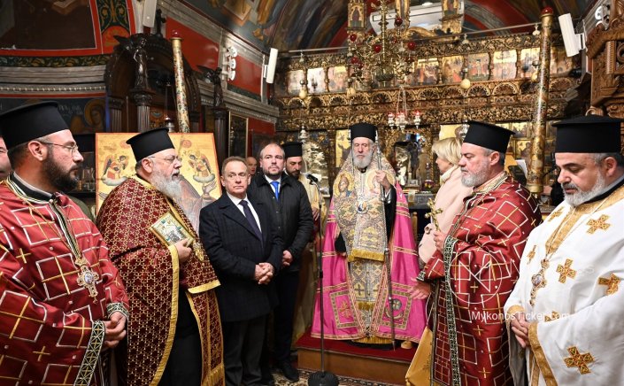 Sunday of Orthodoxy: Παρέστη συμπροσευχόμενος ο Δήμαρχος Μυκόνου Χρήστος Βερώνης την Κυριακή της Ορθοδοξίας στη Μεγάλη Παναγιά [ Εικόνες & Vids]