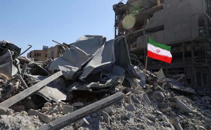 Middle East War 2026: Η Στρατιωτική Κλιμάκωση ΗΠΑ–Ισραήλ κατά Ιράν Πυροδοτεί Ενεργειακό Σοκ και Γεωοικονομική Αστάθεια