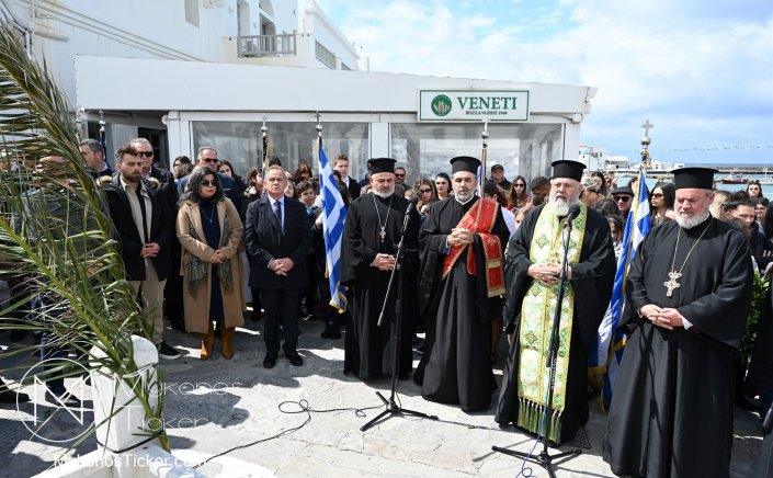 Independence Day in Mykonos, March 25: Προσκύνημα και στέψη στην προτομή της Ηρωίδας Μαντούς Μαυρογένους [Εικόνες & Video]
