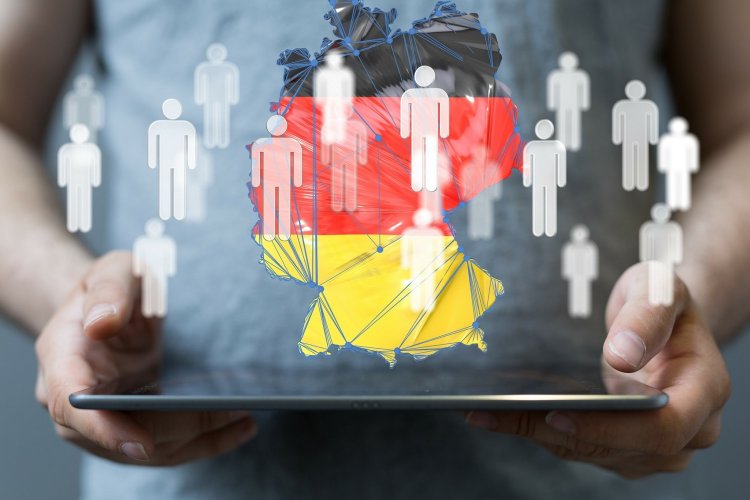 Greek Diaspora Postal Vote: Πώς θα ψηφίζουν πλέον οι Έλληνες του εξωτερικού και οι «παγίδες» της τριεδρικής εκλογικής περιφέρειας