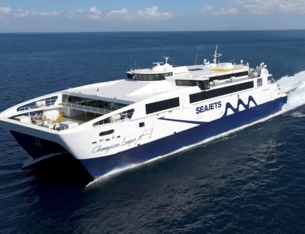 Ferry Delay: Εμπλοκή άγκυρας στο Champions League Jet 1 στην Πάρο