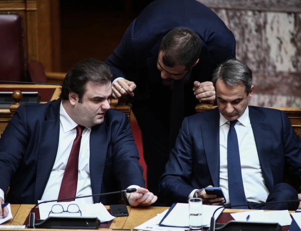 New Electoral Law: Ο νέος εκλογικός νόμος προβλέπει μείωση εδρών, 7 περιφέρειες και εκλογή των μισών βουλευτών από μονοεδρικές. Πότε θα εφαρμοστεί;