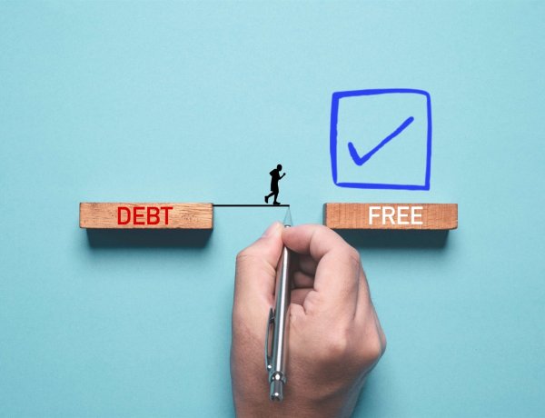 Debt Relief Greece: Ρύθμιση 72 δόσεων, εξωδικαστικός μηχανισμός και άρση κατασχέσεων. Ποιοι εντάσσονται και πώς γίνεται το «κούρεμα» χρεών