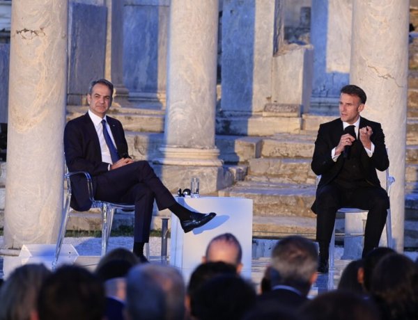 Mitsotakis - Macron Meeting in Athens: Μητσοτάκης - Μακρόν στη Ρωμαϊκή Αγορά!! Τα 10 κρίσιμα σημεία για το μέλλον της Ευρώπης, τις ΗΠΑ και την ελληνογαλλική συνεργασία!!