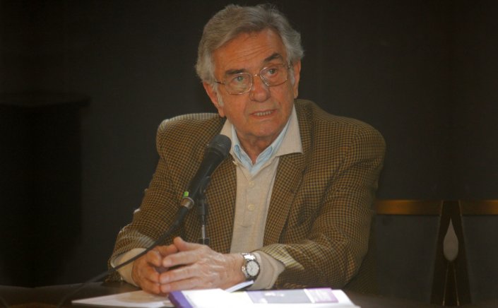 Theater Legend Passes Away: Θλίψη στον καλλιτεχνικό κόσμο... Έπεσε η αυλαία για τον Στέφανο Ληναίο, εμβληματική μορφή του θεάτρου, σπουδαίο ηθοποιό και σκηνοθέτη