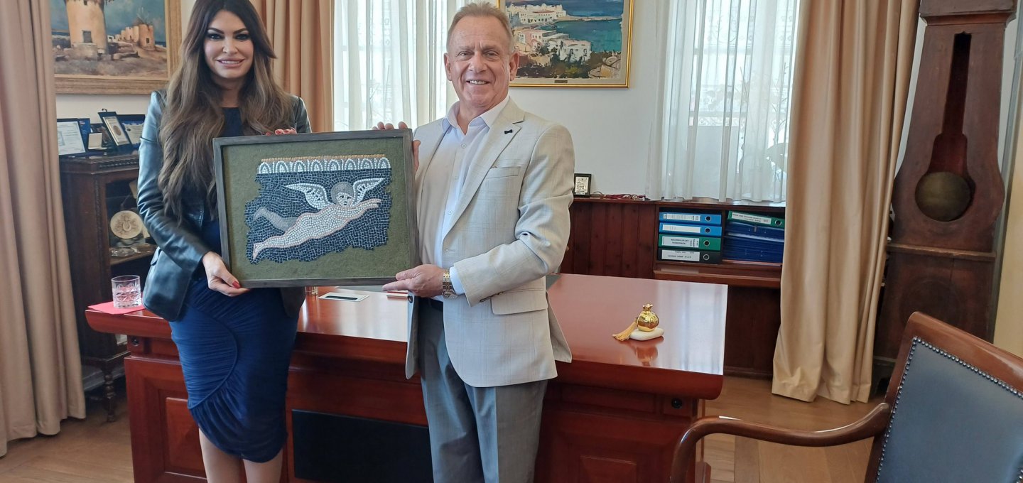 «Γκίλφοϊλ στον Βερώνη: “Η Μύκονος αποδεικνύει τη δύναμη του Ελληνικού Τουρισμού” - Νέα ώθηση στη συνεργασία ΗΠΑ - Ελλάδας»