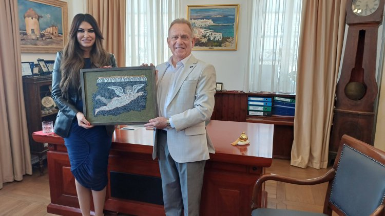 «Γκίλφοϊλ στον Βερώνη: “Η Μύκονος αποδεικνύει τη δύναμη του Ελληνικού Τουρισμού” - Νέα ώθηση στη συνεργασία ΗΠΑ - Ελλάδας»