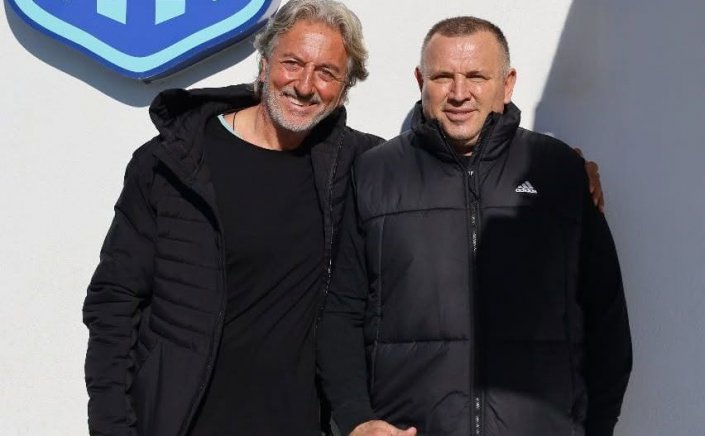 Football Strategy - Mykonos FC: Η σταθερότητα ως στρατηγική - Ο Βαγγέλης Βλάχος παραμένει Αρχιτέκτονας του Αγωνιστικού Μέλλοντος