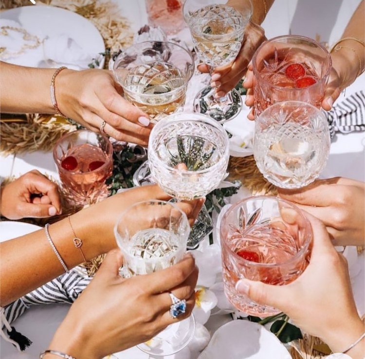 Dehydration Risks in Summer Spirits: Το μυστικό του καλοκαιριού! Το μοναδικό αλκοολούχο ποτό που δεν προκαλεί έντονη δίψα!