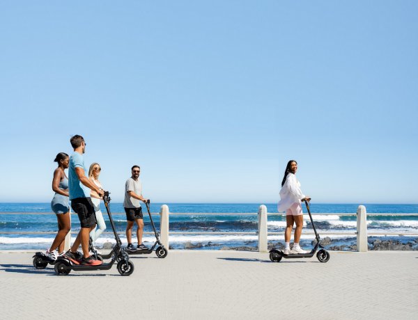 E-Scooter Crackdown: Αλλάζουν όλα από αύριο για τα ηλεκτρικά πατίνια! Νέοι κανόνες, ηλικιακά όρια, υποχρεωτική ασφάλιση και αυστηρά πρόστιμα!