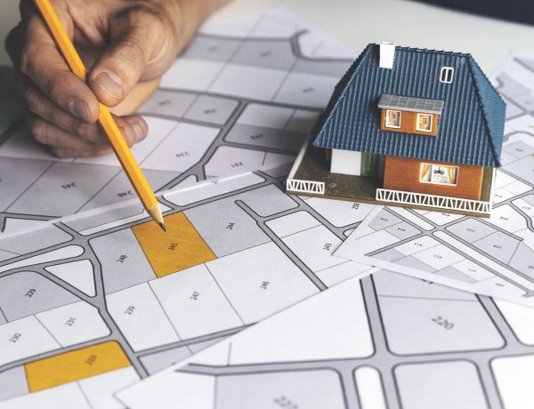 Spatial Planning Law: Τι ισχύει για τα «τυφλά» οικόπεδα με δουλεία διόδου!