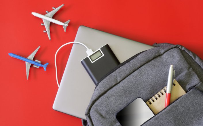 New Airline Luggage Rules: Αυστηροποιήθηκαν οι κανόνες για τις πτήσεις! Οι νέες απαγορεύσεις για μπαταρίες λιθίου & power banks στις πτήσεις!