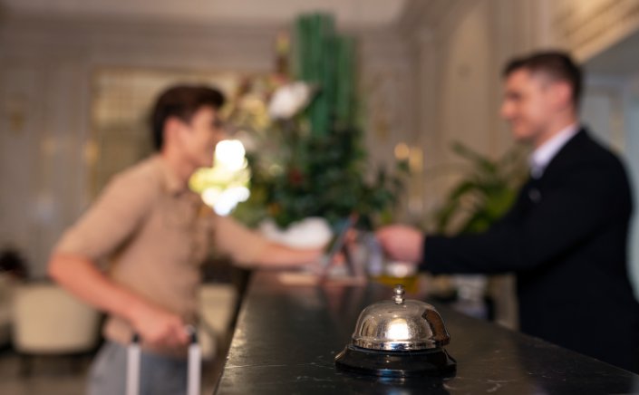 GDPR Violation: Είναι νόμιμο τα ξενοδοχεία και Airbnb, να φωτογραφίζουν την ταυτότητά σου; Τι απαντά η Αρχή Προστασίας!
