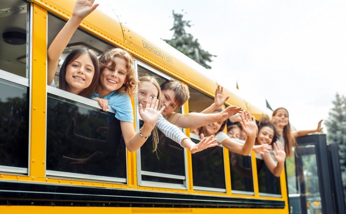School Safety Reform: Τι αλλάζει στις σχολικές εκδρομές! Ποινικό μητρώο, κανόνες για τα κινητά & συνεργασία σχολείων!