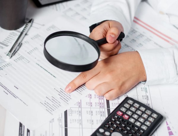 Tax Compliance Crackdown: Ποιους θα ελέγξει η εφορία! Πώς οι Φορολογικοί έλεγχοι θα διασταυρώσουν καταθέσεις, εισοδήματα & δαπάνες!