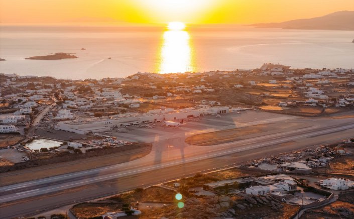 Greek Tourism 2026: Ακτινογραφία των Αεροπορικών Αφίξεων 2026 / Η Μύκονος ανακάμπτει, η Σαντορίνη υπολείπεται! Η επιστροφή των διεθνών τουριστών στη Μύκονο υποδεικνύει ισχυρή ψήφο εμπιστοσύνης!