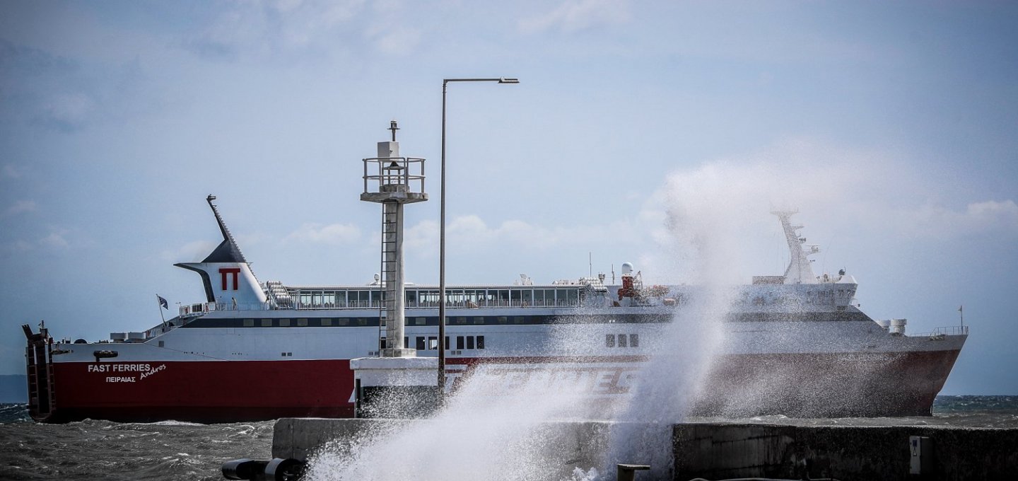 Maritime Disruption: Ακυρώσεις δρομολογίων από και προς το λιμάνι της Ραφήνας για Μύκονο, Τήνο & Άνδρο! Δεμένο στη Μύκονο το «Fast Ferries Andros»!