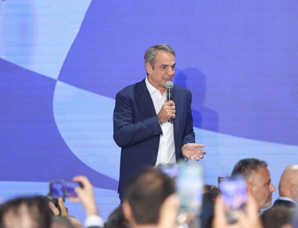 Mitsotakis ND Anniversary Speech: 52α γενέθλια της ΝΔ! Πήχης πάνω από 40% για τη ΝΔ το 2027 - «Θα διαψεύσουμε όσους δεν πιστεύουν ότι μπορούμε ξανά» [Video]