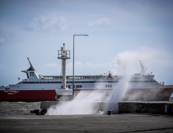 Maritime Disruption: Ακυρώσεις δρομολογίων από και προς το λιμάνι της Ραφήνας για Μύκονο, Τήνο & Άνδρο! Δεμένο στη Μύκονο το «Fast Ferries Andros»!