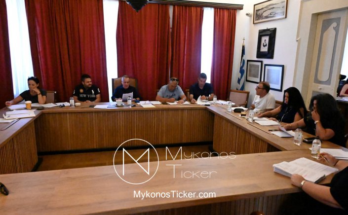 MC Mykonos: Αποκατάσταση οδοφωτισμού με έξυπνα δίκτυα, χρηματοδότηση LEADER για τρία γήπεδα τένις, δωρεά ακινήτου, οφειλές ΤΑΠ και μελέτες οδοποιίας - Έξι θέματα στη Δημοτική Επιτροπή