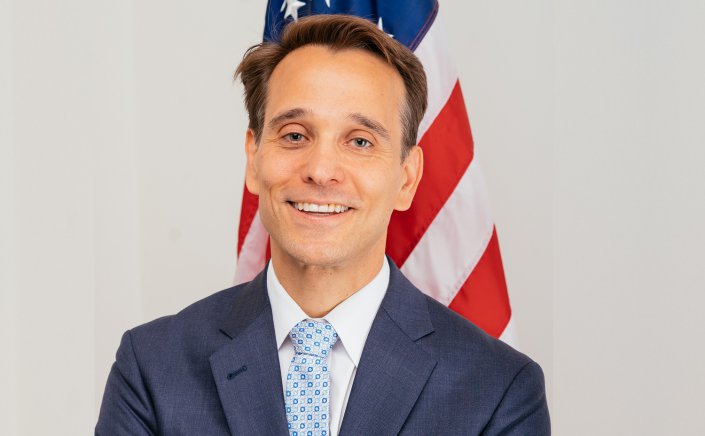 Interim Envoy: O Τζόσουα Χακ αναλαμβάνει προσωρινός πρέσβης των ΗΠΑ στην Αθήνα! Διαδέχεται την Κίμπερλι Γκίλφοϊλ!