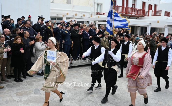 Ακυρώνονται οι μαθητικές παρελάσεις της 28ης Οκτωβρίου στον Νομό Κυκλάδων - Στη Μύκονο γίνονται οι δοξολογίες, η κατάθεση στεφάνων και η βράβευση των εισαχθέντων στα ΑΕΙ