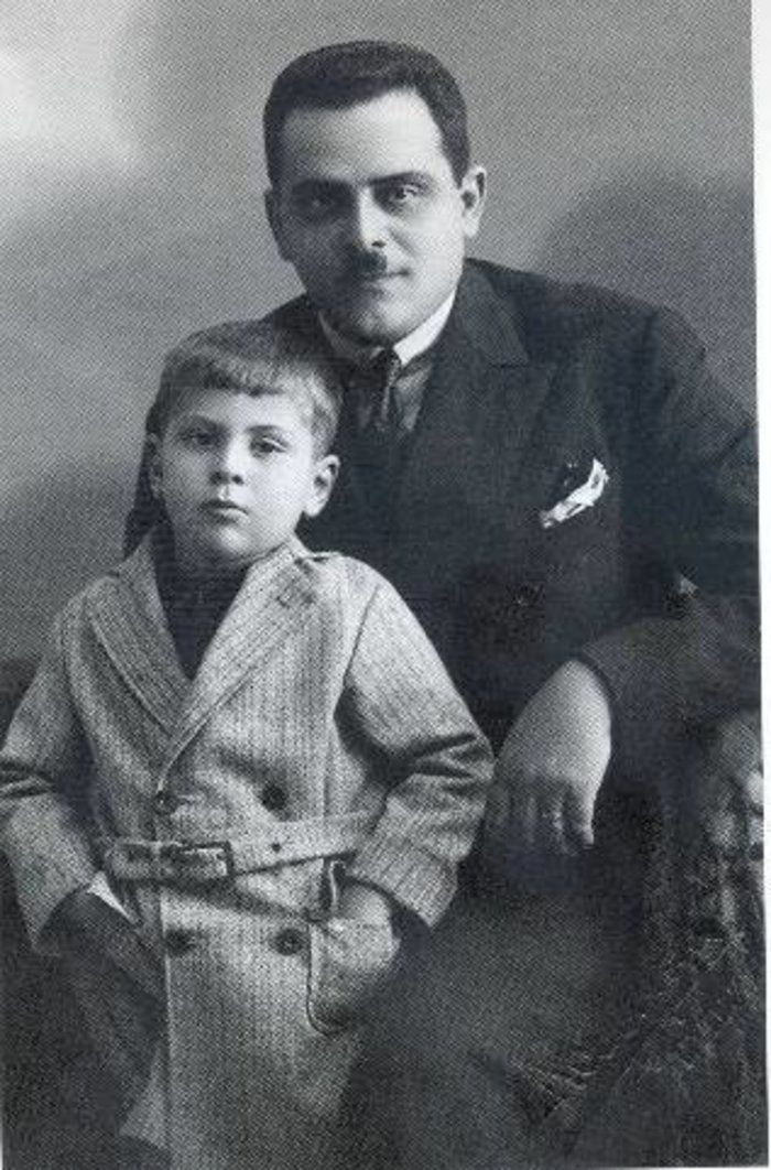 Με τον πατέρα του, Γιώργο Θεοδωράκη